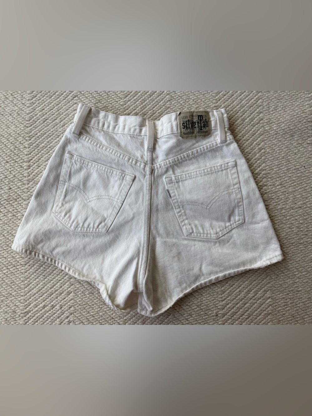 Levi’s Silver Tab White Denim High-Waist Shorts sz 26